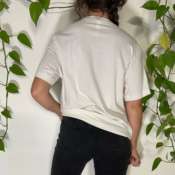 🌹 SOLD 🌹 Cosmos 🌿 printed Bella + Canvas t-shirt - Picture 4 of 8